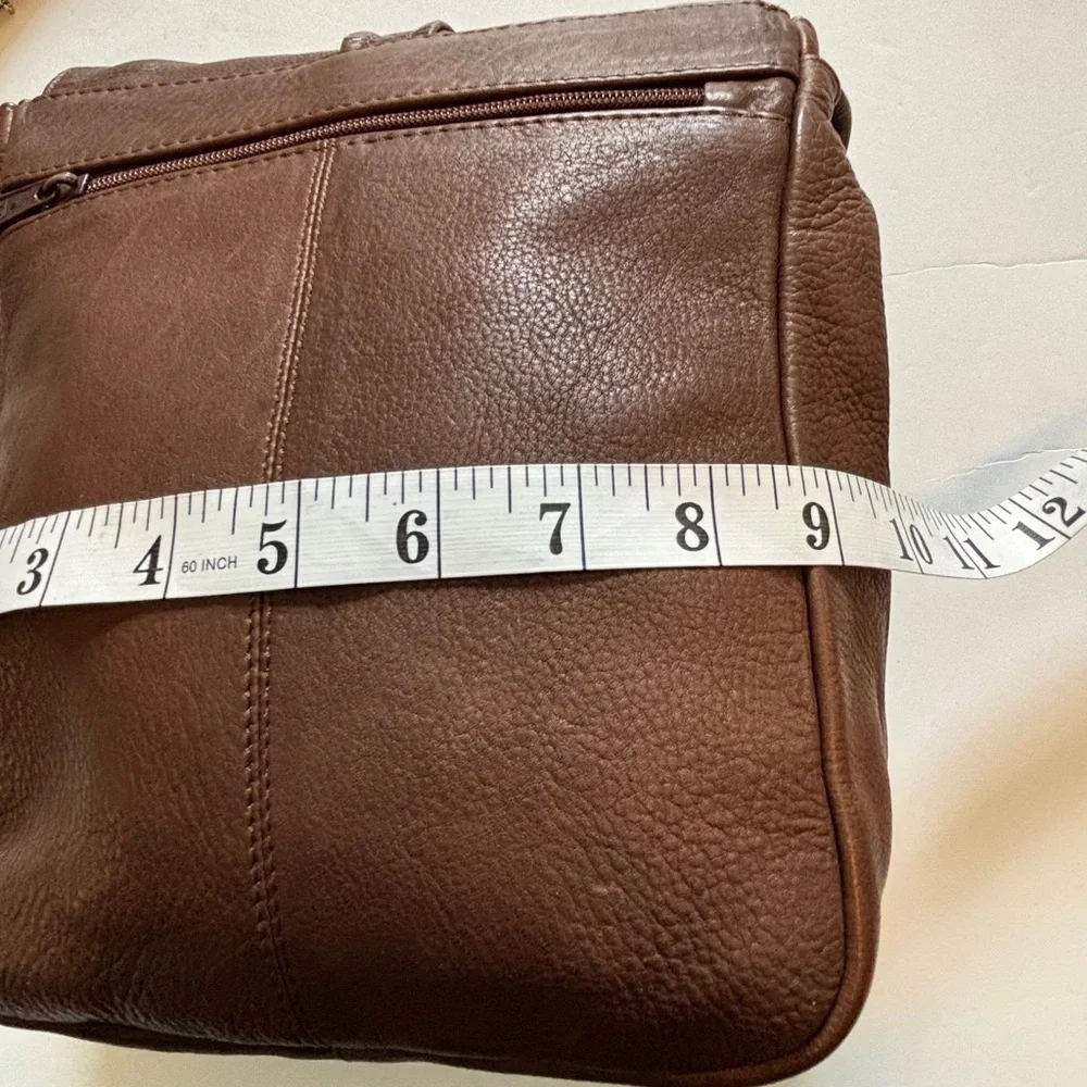 KENNETH COLE CHOCOLATE BROWN LEATHER CROSSBODY KNOT DEDIGN ON FRONT SNAP CLOSURE